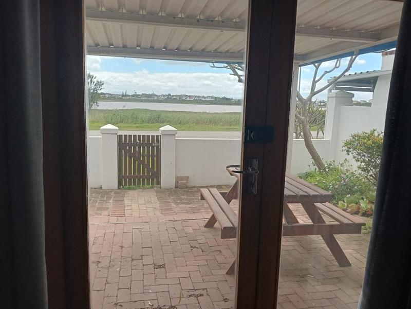 To Let 3 Bedroom Property for Rent in Paradise Beach Eastern Cape